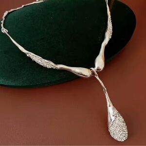 Solanales Crystal Teardrop Collar Necklace Silver Alexis Bittar STYLE JA08